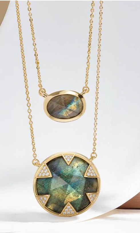She's a Boss Pendant